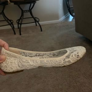 Lace white shoes. Size 7 1/2